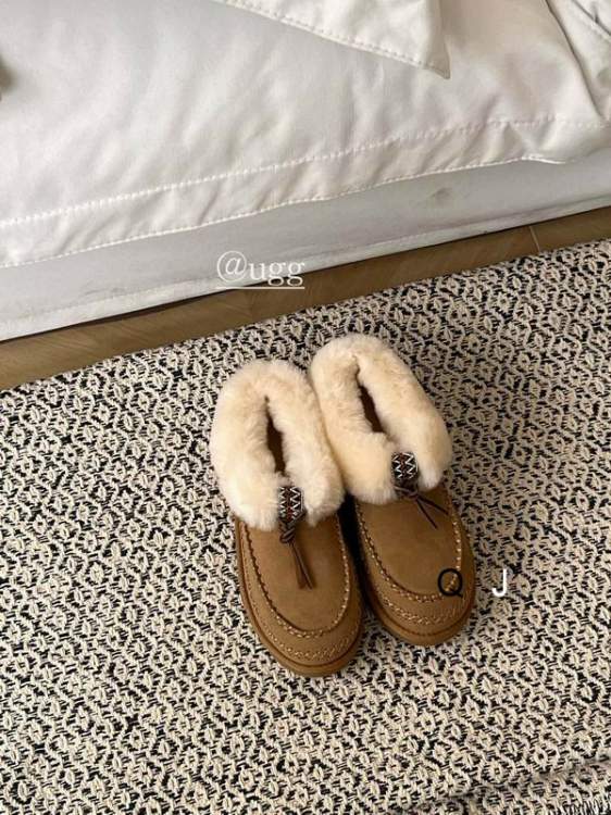 Picture of UGG Shoes _SKUUGGsz35-40J111519684